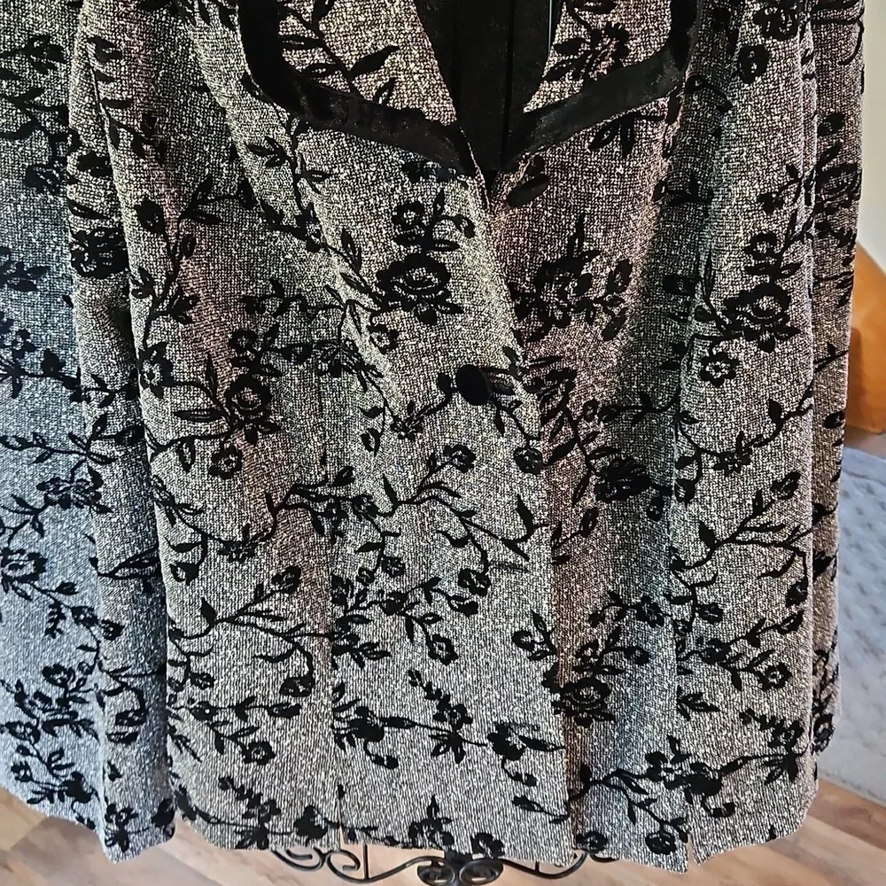 👚Sag Harbor Black and Gray Damask Blazer